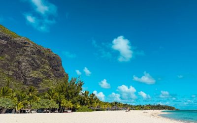 Der beliebte Le Morne Strand auf Mauritus, einer der besten Strände auf der Insel.